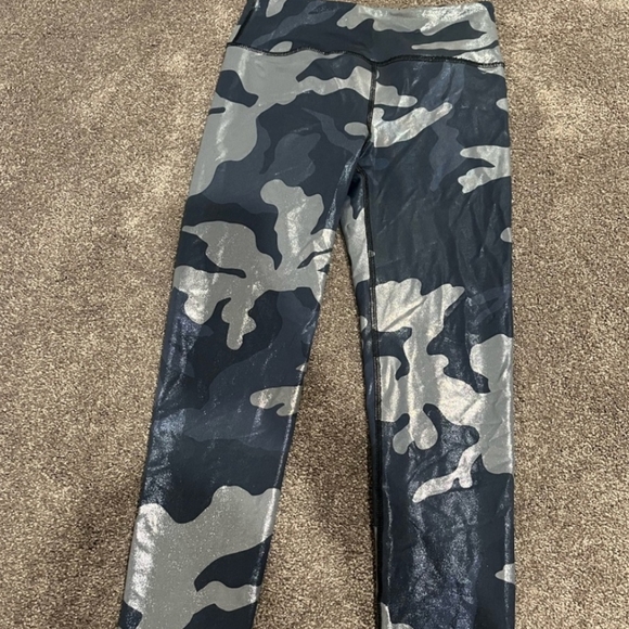 BLUE GREY CAMO 💙 LUXURY LEGGINGS NWOT - Picture 3 of 3